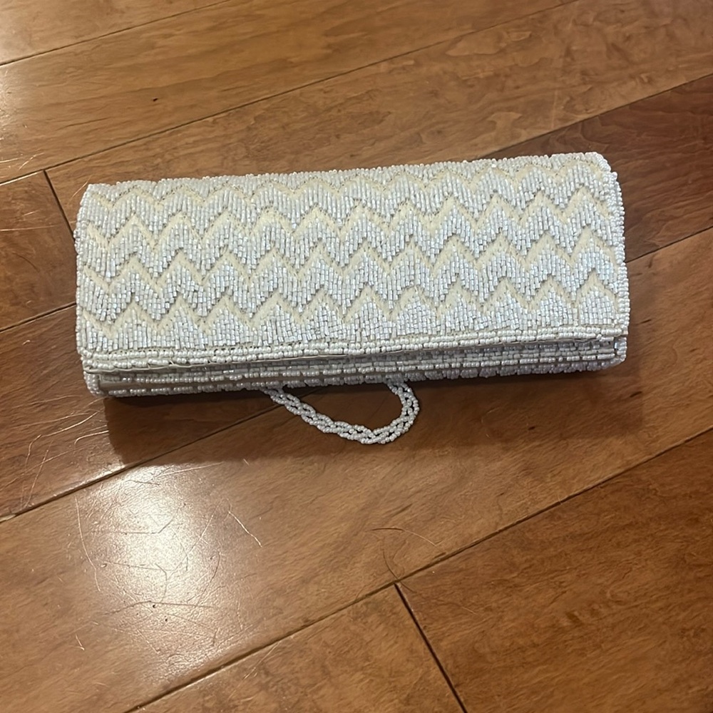 NWOT Bijoux Terner beaded clutch.